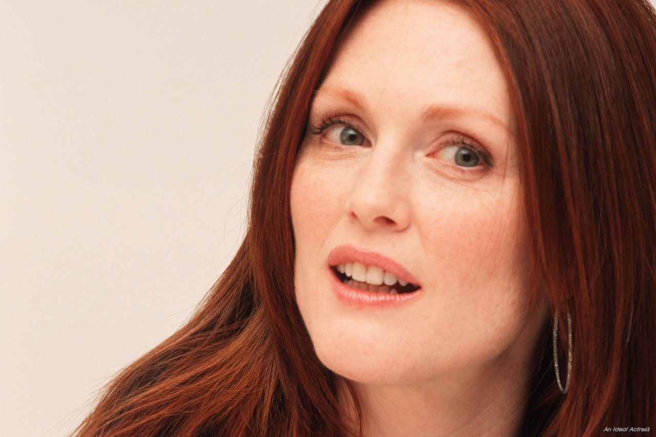 Julianne Moore - Wallpaper Gallery